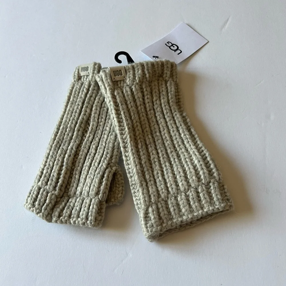 UGG WOMENS RIBBED FINGERLESS MITTENS GLOVES LIGHT GRAY OS NWT